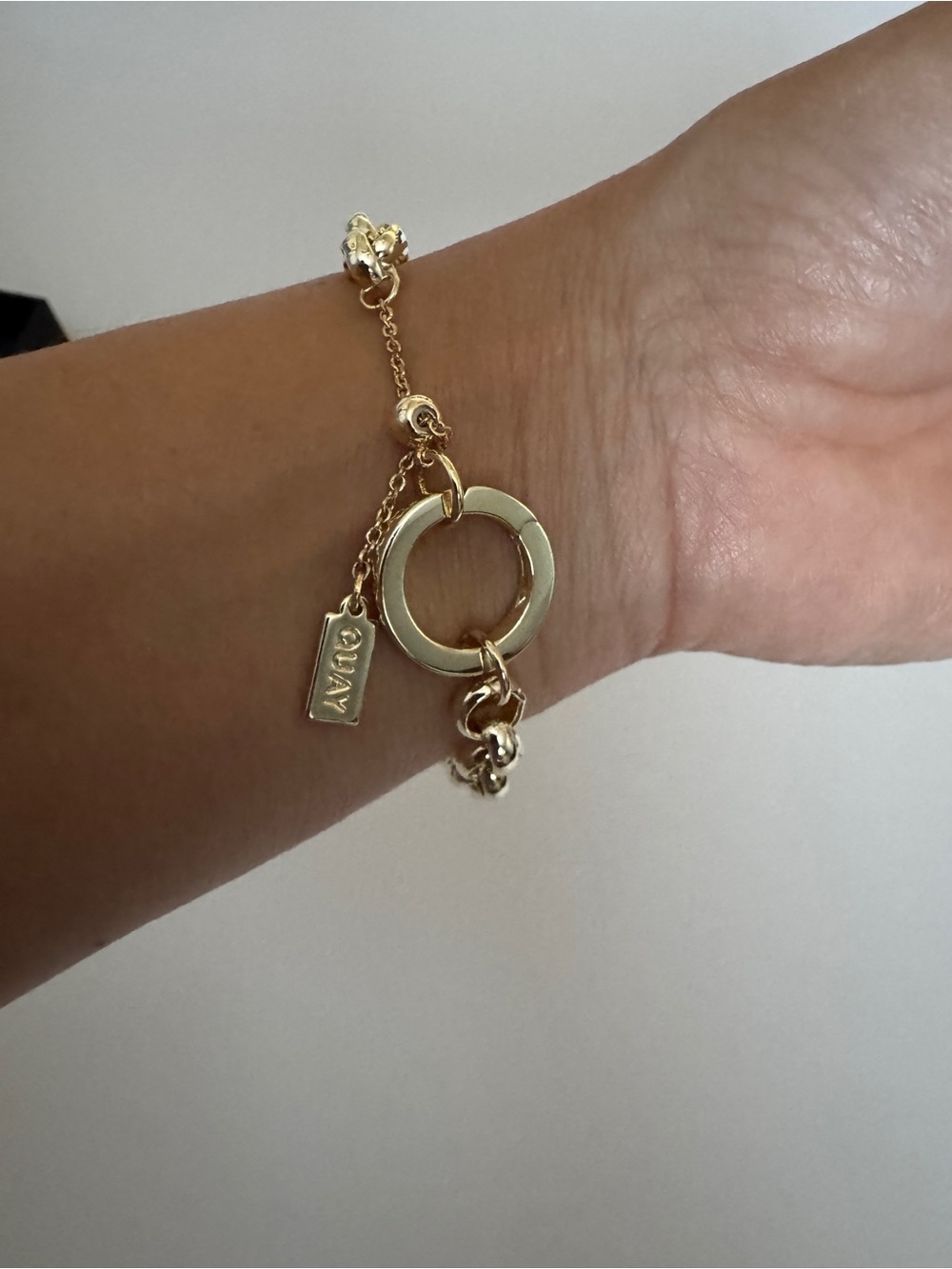 Quay Australia Shiny Gold Link Bracelet - Picture 4 of 11